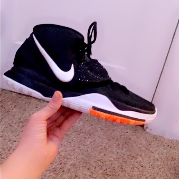 Jet black white Kyrie 6 - Picture 2 of 6